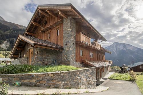 Champagny-en-Vanoise Apartment | Relax at Chalet Alpin Luxe: Jacuzzi & Ocean Views Await