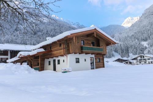 Sankt Martin bei Lofer Ski Chalet | Chalet am Müllergut: 10/10 Rated with Pet-Friendly Comfort