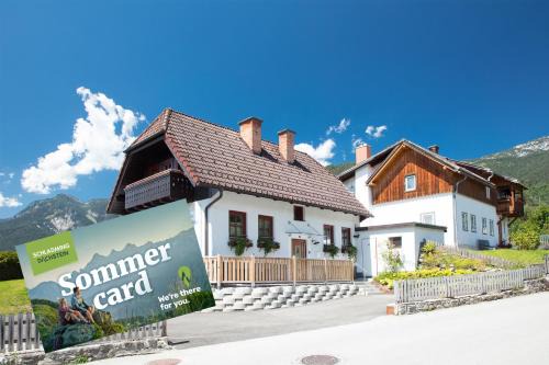 Aich Ski Chalet | Welcoming Chalet am See with Hot Tub & Family Amenities