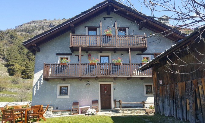 Antey-Saint-Andre Ski Chalet | Enchanting Chalet Antico: Family-Friendly with Kitchen Amenity