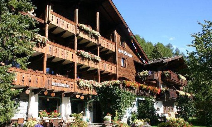Heiligenblut Apartment | Family-Friendly Chalet Apartment at Senger - Ideal Retreat