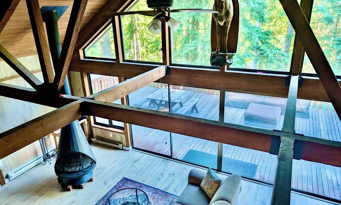Ashford Cabin | Experience Chalet at Rainier Lodge Near Mount Rainier
