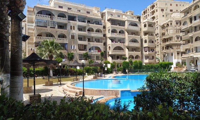 Al-'Amriyah Apartment | Oceanfront Chalet at Wahet Al Nakhil Resort with Pool