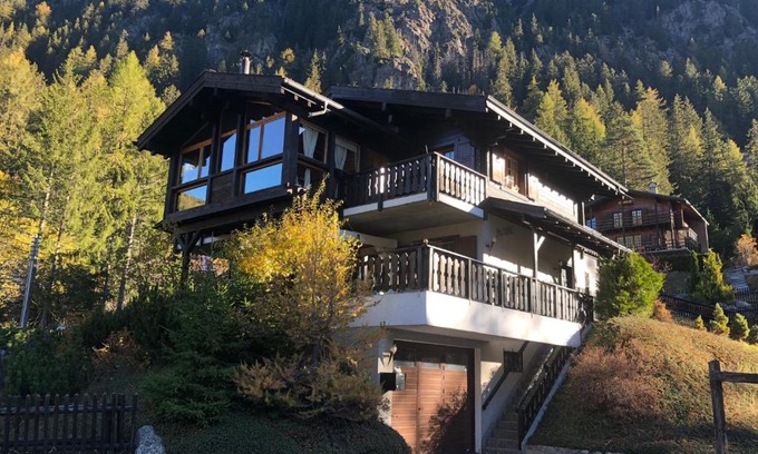 Champex-Lac Ski Chalet | Chalet au Paradis: Relax with Hot Tub, Sauna & Garden Views