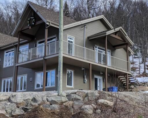 L'Anse-Saint-Jean Ski Chalet | Eco-Friendly Retreat at Chalet Au petit Édouard with Ocean View