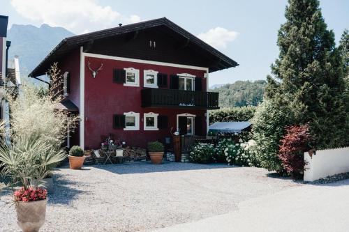 Golling an der Salzach Ski Chalet | Hunter's Chalet: Family-Friendly Retreat with Mountain Views
