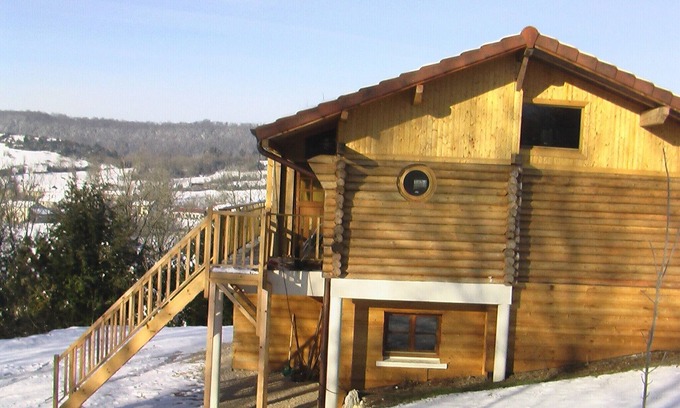 Aromas Ski Chalet | Cozy Chalet Authentic Log with Family-Friendly Amenities