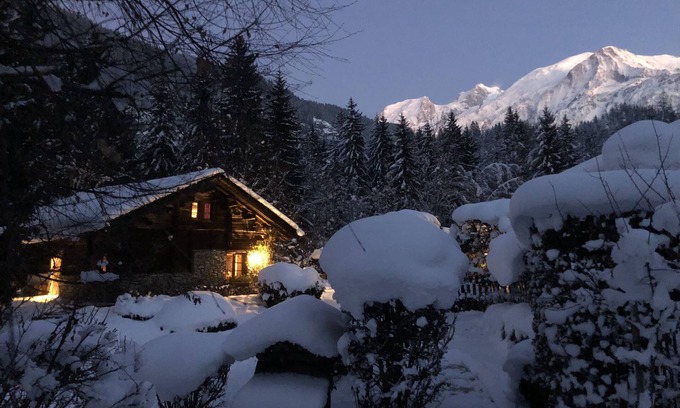 Les Houches Ski Chalet | Experience Chalet Authentique Amidst Nature's Beauty