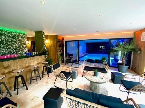 Fiennes Other | Relaxing Chalet with Unlimited Pool Access Awaits You