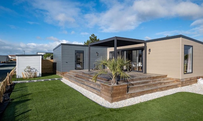 Bretignolles-sur-Mer Ski Chalet | Ideal Family Getaway: Beautiful Chalet with Pool