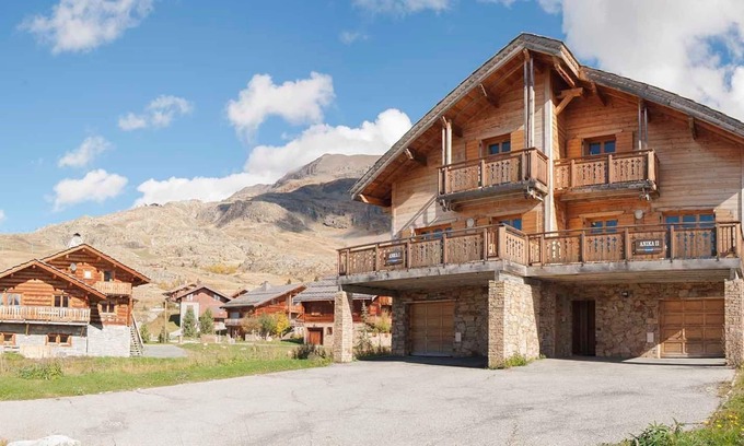 Bergers Ski Chalet | Cozy Chalet with Fireplace | Direct Access to Ski Slopes