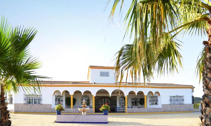 Lora Del Rio House | Stay at Chalet Bella Vista in Lora del Río - 4 Star Comfort