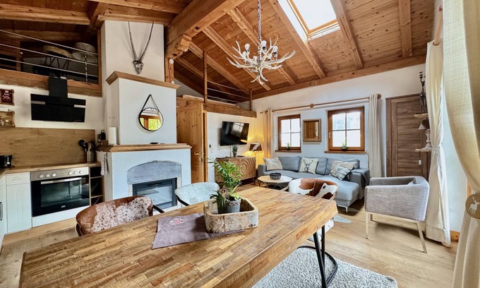 Kitzbuehel Ski Chalet | Cozy Chalet Belle Kitz: Pool & Breakfast Included!