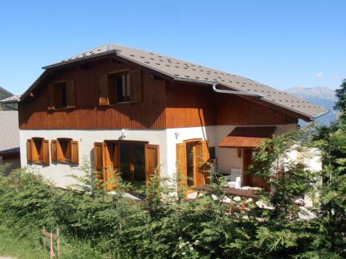Les Orres Ski Chalet | Chalet Bellevue: Pet-Friendly Retreat with Pool & 9.5 Rating