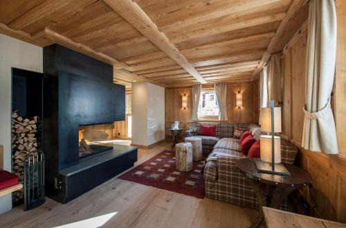 Sertig Dorfli Ski Chalet | Experience Chalet Berghof Sertig: 5-Star Family Retreat