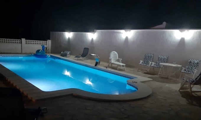 Alcanar Villa | Chalet between MER and MONTAGNE, 4 bedrooms, WIFI and free satellite TV