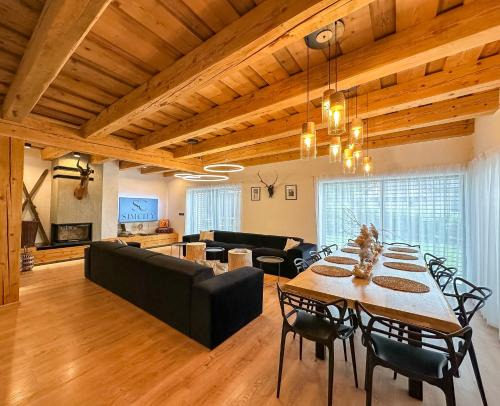 Myto pod Dumbierom Ski Chalet | Relax at Chalet Black Deer: 4-Star Oceanfront Retreat