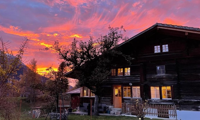 Meiringen Apartment | Discover Chalet Brünig: Family & Pet-Friendly Retreat