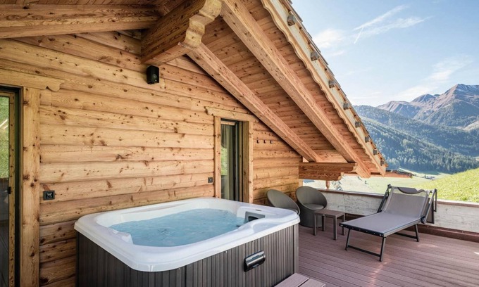 Valle Aurina Ski Chalet | Chalet 'Brunegg' with Mountain View, Wi-Fi and Air Conditioning
