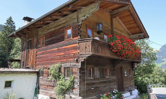 Alpbach House | Cozy Chalet by the River, Steps from Ski Lift & Amenities