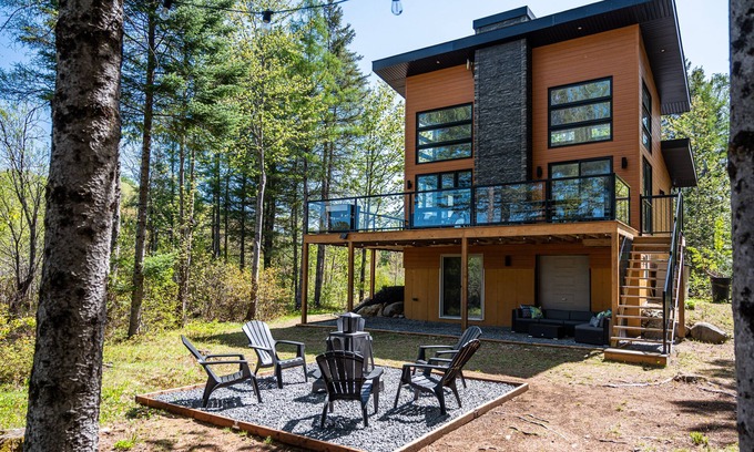 Saint-Alphonse-Rodriguez Ski Chalet | Chalet Natür: Waterfront Retreat with Hot Tub & Kayaking