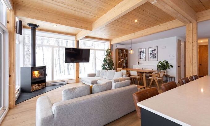 Saint Donat Ski Chalet | Explore Chalet Le Versant: Pet-Friendly Retreat in St-Donat