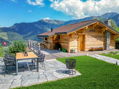 La Tzoumaz Ski Chalet | Elegant Chalet Capricorne: Alpine Retreat with Sauna
