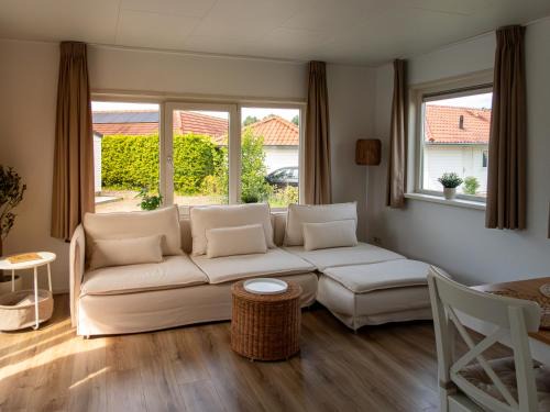 Sint-Annaland Resort | Cozy Oceanfront Chaletparc Krabbenkreek Zeeland Retreat