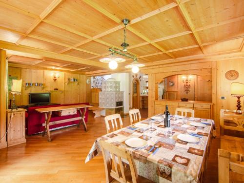 Penia Ski Chalet | Child-Friendly Chalet Cesa Galaldriel-3: Rated 9/10