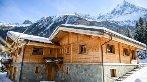 Chamonix-Mont-Blanc Ski Chalet | Indulge at Chalet Chal'heureux + Annexe - 4-Star Retreat