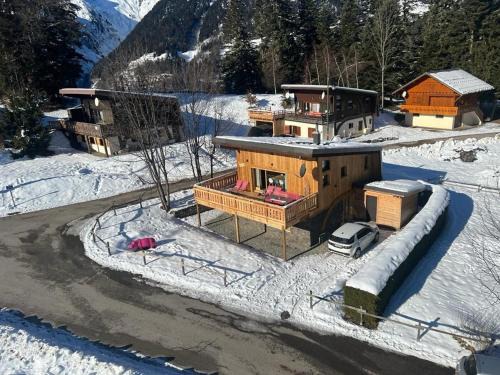 La Lechere Ski Chalet | Family-Friendly Chalet with Garden & WiFi near La Lechere