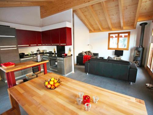 Chamoson Ski Chalet | Cozy Chalet Chloé - 4-Star Retreat for Families and Pets