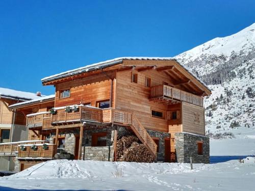 Lanslevillard House | Discover Chalet Ciamarella: 4-Star Family-Friendly Retreat
