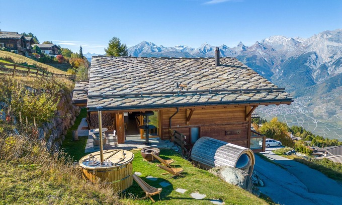 Saint-Pierre-de-Clages Ski Chalet | Chalet Ciel Etoilé: Spectacular Views and Spa Amenities