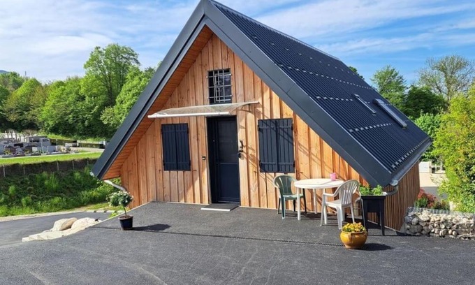 Coublevie Ski Chalet | Oceanfront Chalet with Large Terrace & Private Parking