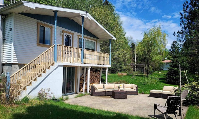 Sainte-Beatrix Ski Chalet | Chalet Coccinelle by Abri du Loup