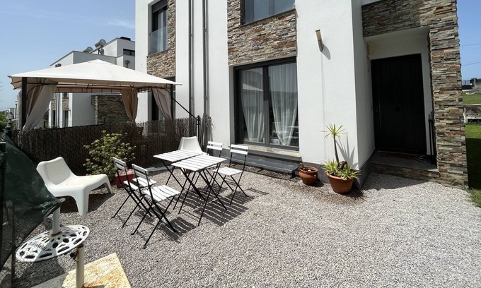 Tagle House | Chalet con piscina comunitaria