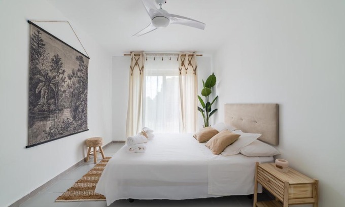 La Zubia House | Idyllic Chalet with Pool and Ocean View for Unforgettable Stays