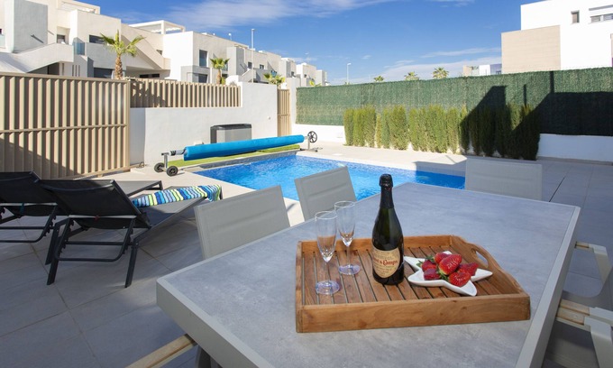 Guardamar del Segura Ski Chalet | Inviting Chalet with Private Pool in Guardamar