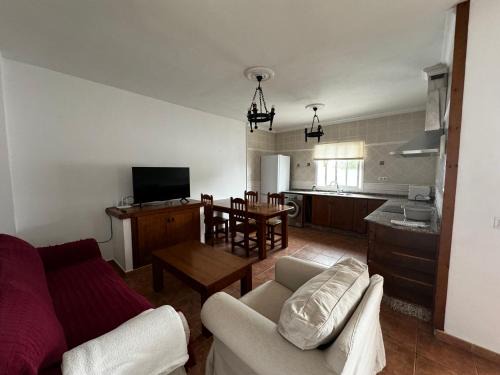Jerez de la Frontera House | Inviting Chalet with Private Pool - Family and Pet Friendly