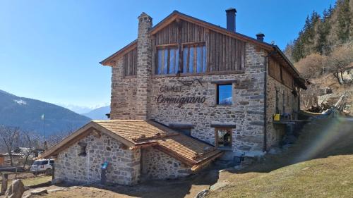 Vezza d'Oglio House | Discover Chalet Cormignano: 4-Star Stay with Spa & Hot Tub