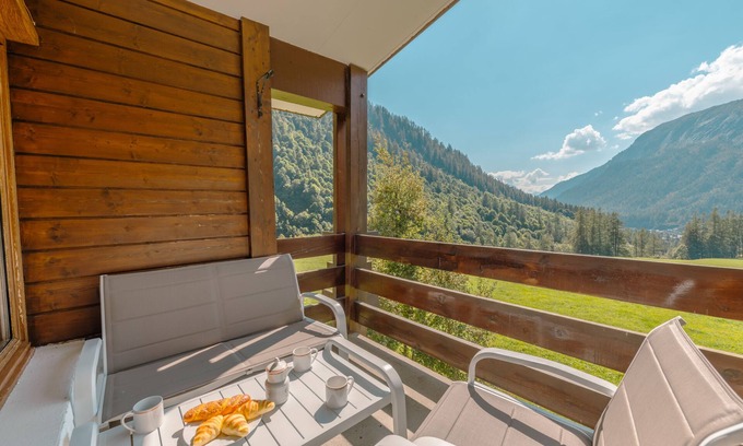 Le Tour Ski Chalet | Chalet Corzelet: Ski-In/Ski-Out Retreat in Le Tour