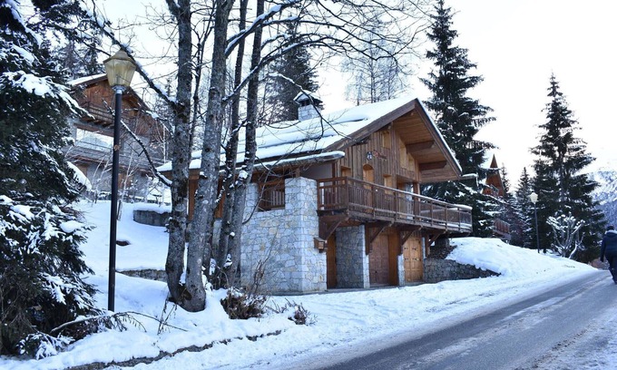 Meribel Ski Chalet | Family-Friendly Chalet Méribel with Cozy Fireplace & Kitchen