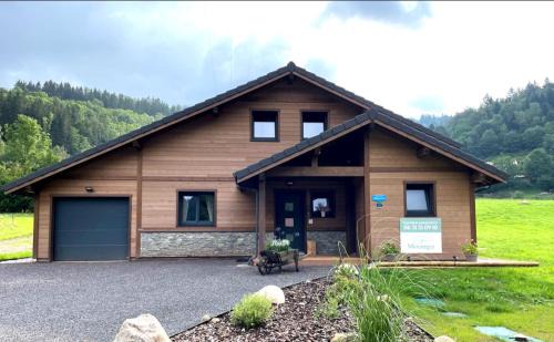 Plainfaing Ski Chalet | Relax at Chalet Cosy: 10/10 Rated, Pet-Friendly Retreat