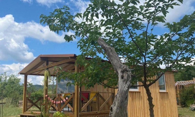 Les Mages Ski Chalet | Chalet Cosy with Pool: Family-Friendly & Pet Welcoming