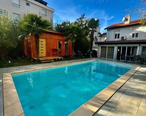 Meyzieu Centre Ski Chalet | Cozy Chalet with Pool and Hot Tub | Guest Rated 9.4