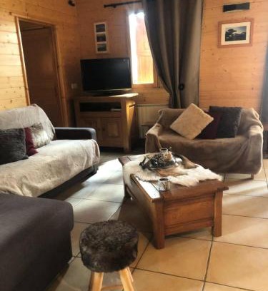 Reallon Ski Chalet | Family-Friendly Chalet Crocus for 12 Guests