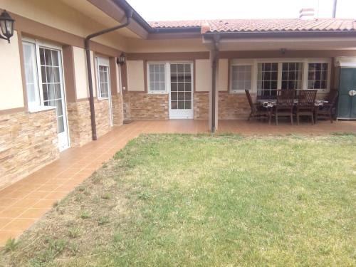 Cuzcurrita de Rio Tiron House | Welcoming Chalet Cuzcurrita: Rated 8.9/10, Pet Friendly Stay
