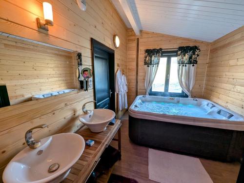 Fougerolles-Saint-Valbert House | Chalet détente avec spa et sauna près des 1000 Étangs - FR-1-583-468