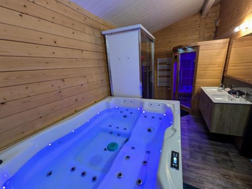 Fougerolles-Saint-Valbert House | Chalet détente avec Spa et animaux admis près de Plombières-les-Bains - FR-1-583-498